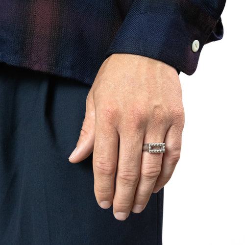 MAPLE Cookie Signet Ring Silver 925 on finger view