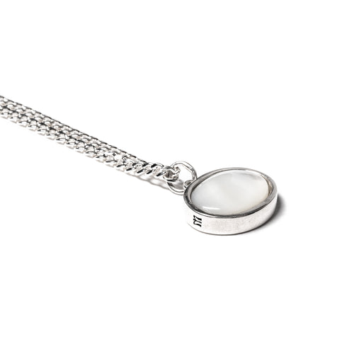 MAPLE Tubby Chain Silver 925/Mother of Pearl pendant closeup